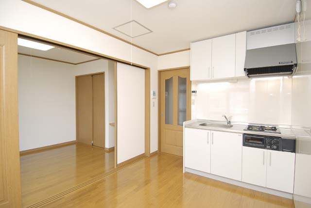 内観キッチン方面